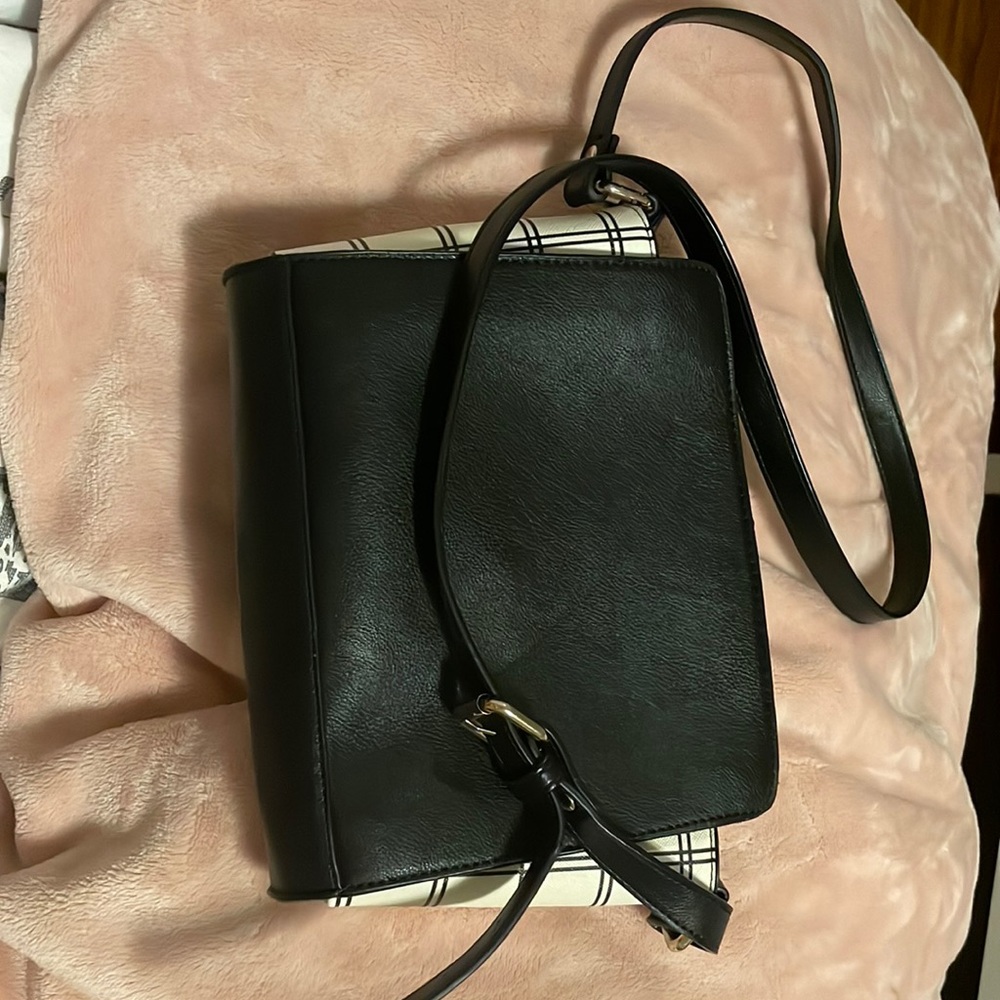 Lily and ivy cross body bag.